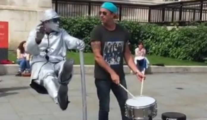 RHCP’s Chad Smith Plays the Streets